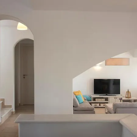 αggelos Paros *